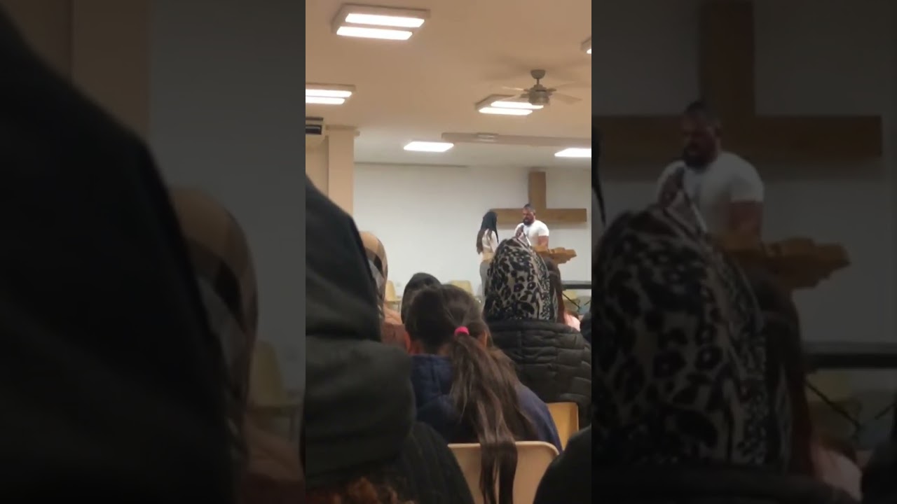 Église de vichy : cantique( Golgotha)( vie et lumière) Ésaie avec sa fille 🙏