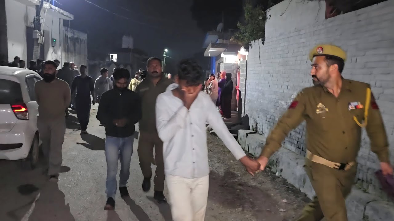 भेड़ें चो/री कर कमरे में छिपाईं, भनक लगते ही लोगों ने दो बाहरी युवकों को दबोचा, पुलिस को सौंपा