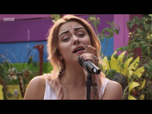 Live Lounge- Miley Cyrus class=
