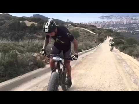 Retorciéndome con la fatbike en la crono escalada de Costa Blanca Bike Race