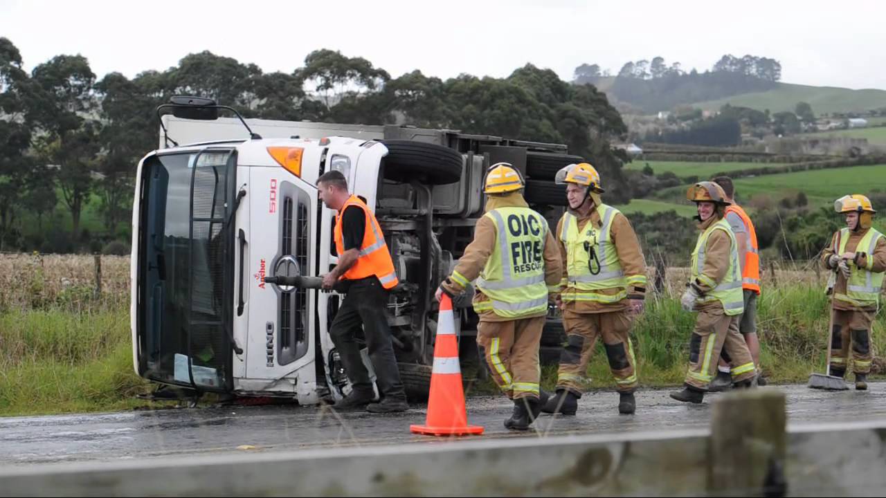 Truck crash, Harrisville road near Pukekohe, New Zealand. YouTube