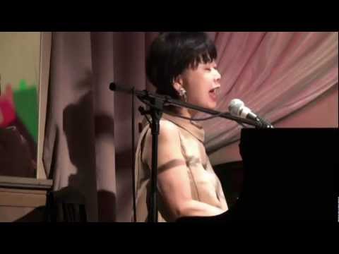 夏の思い出♪　江口純子（ピアノ弾き語り）