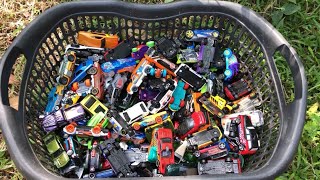 Lots Of Cars In A Black Basket screenshot 4