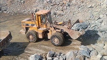 Caterpillar loader 966D rocks loadings trolleys #video#viral#viralvideo#viralreels#rock#stone#cat