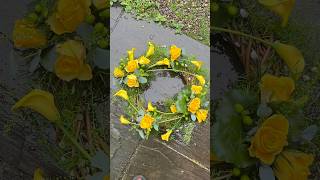Creating a modern wreath on a wicker ring #funeralflowers #floraltribute #florist