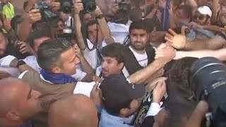 Robin Van Persie Mobbed On His Istanbul Arrival For Fenerbahce Talks