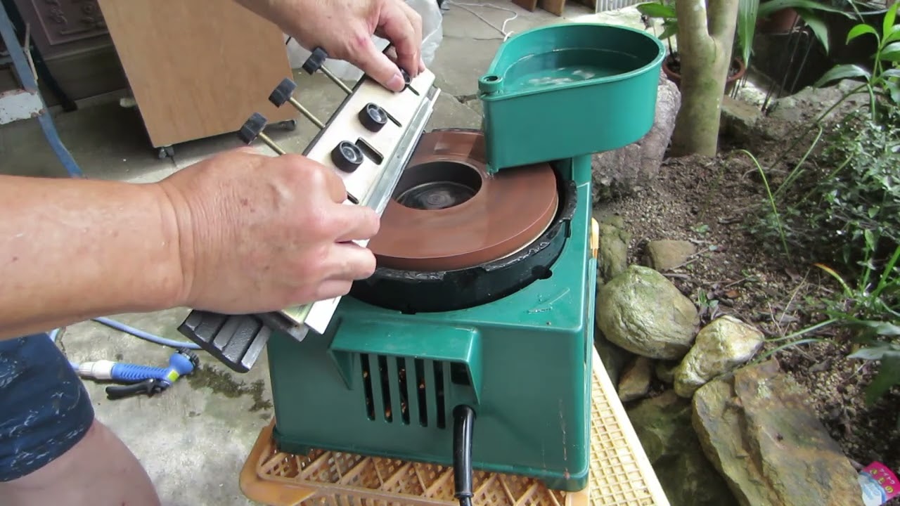 パオックPP-330自動カンナの替え刃を研磨作業