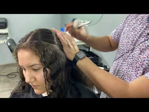 Vídeo: 4 maneres de reduir el volum del cabell