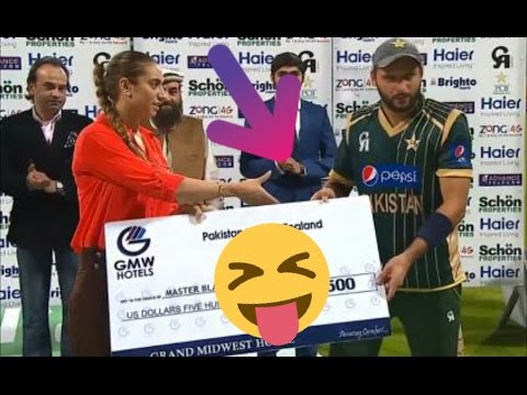Shahid Afridi's Most Funniest Moment in Cricket 2016 - YouTube
