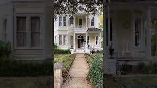 Yellow Victorian In Natchez, Ms