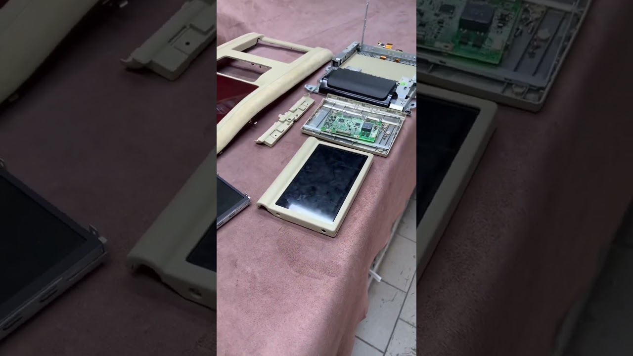 Lexus LS - переделываем оригинальный потолочный монитор под современные стандарты, оставляя дизайн