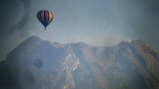 Globo aerostático y volcán de Colima.