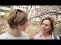 日本語学校を卒業したお母さんと桜を見にいきました。