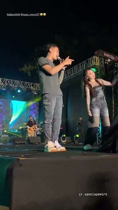 kemesraan gilga Sahid dan happy asmara dipanggung kediri malam ini
