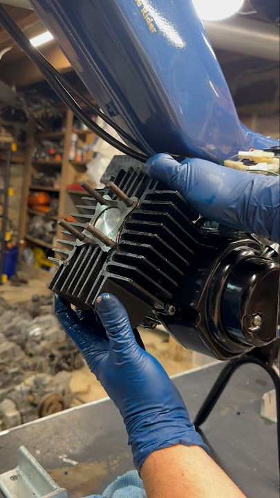 Cylinder install! #tomos #moped #töffli #scooter #engine #motor #50cc #repair #fix