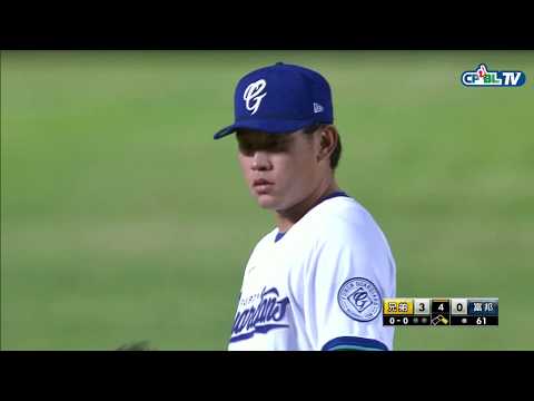 09/05 兄弟 vs 富邦 四局上，黃鈞聲擊出二壘方向滾地球形成雙殺