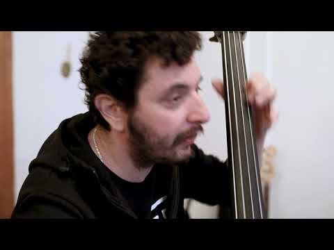 Putar D-Bass - Omer Avital