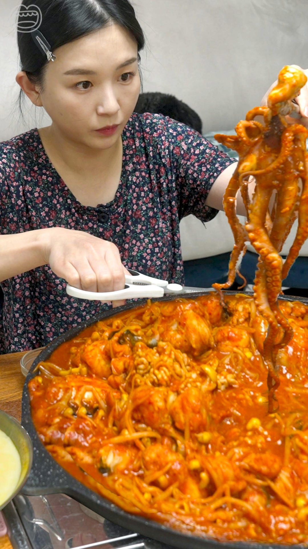매콤한 아귀찜에 낙지 토핑
