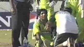 Sourav Ganguly argues with Mohammad Yousuf ( Yousuf Youhana)