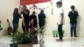 Drama pantomim romantis natal