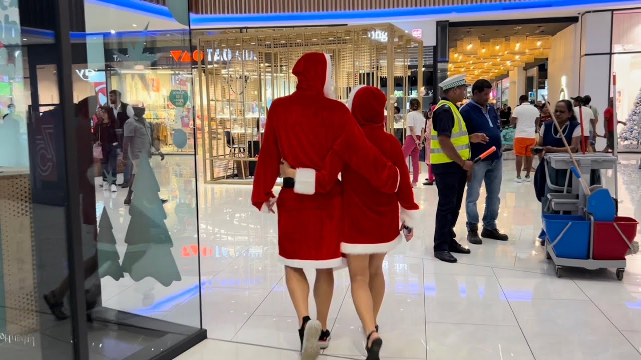 Walking Friday night tribeca mall 3 days before Christmas POV Mauritius