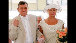 Вдова Николая Караченцова высказалась о новом замужестве: любовь, которая сносит крышу Вдова Николая Караченцова высказалась о новом замужестве: любовь, которая сносит крышу
