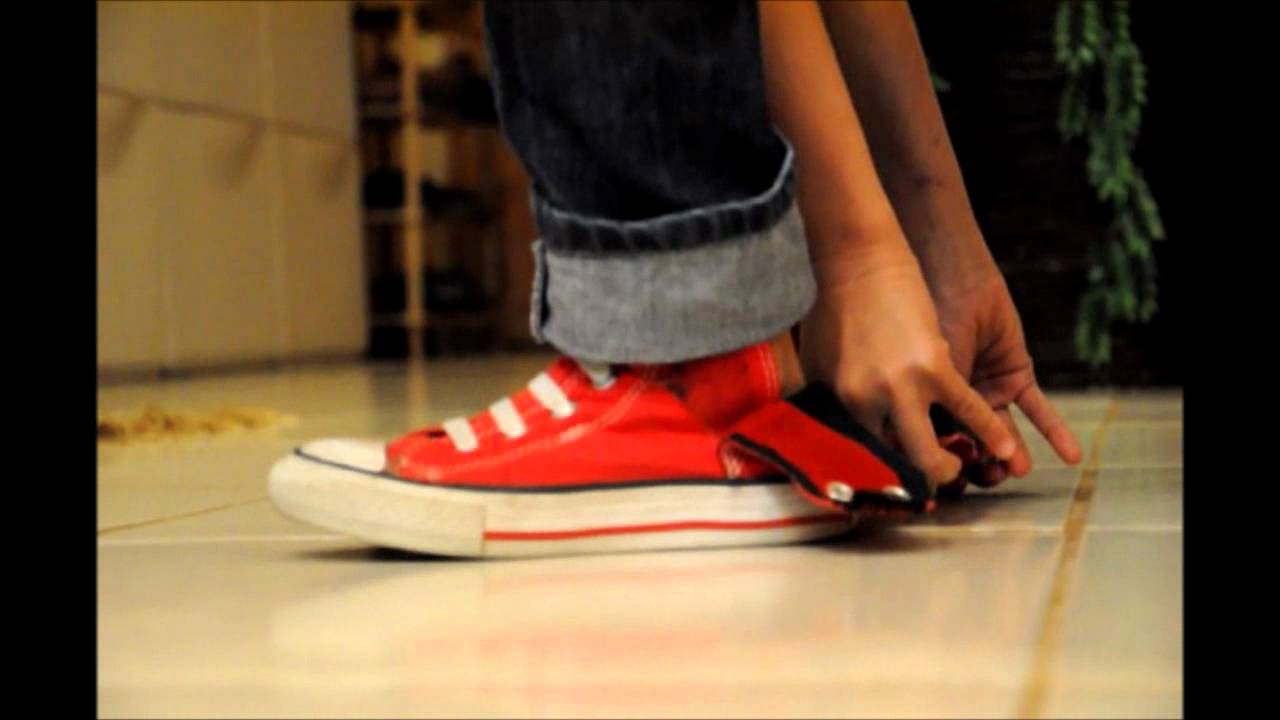 converse all star red on feet