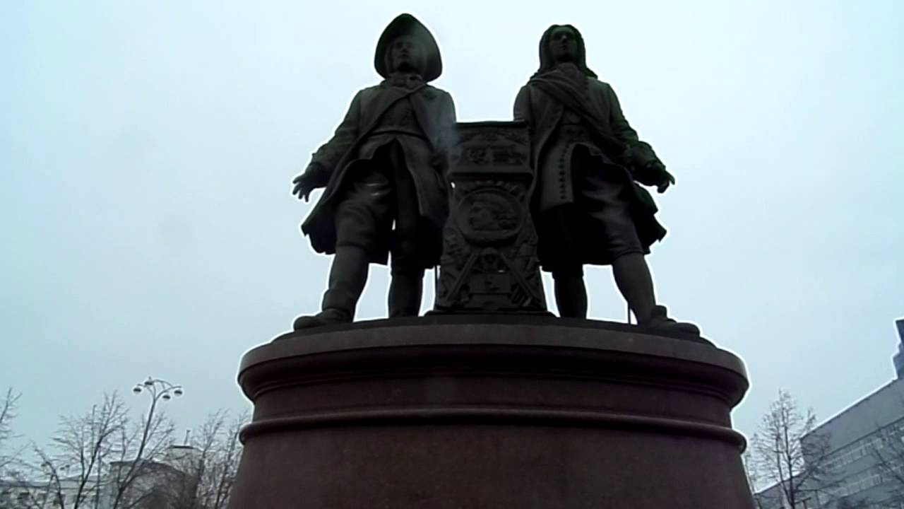 Памятник основателям Екатеринбурга - Василию Татищеву и Вильгельму де ...