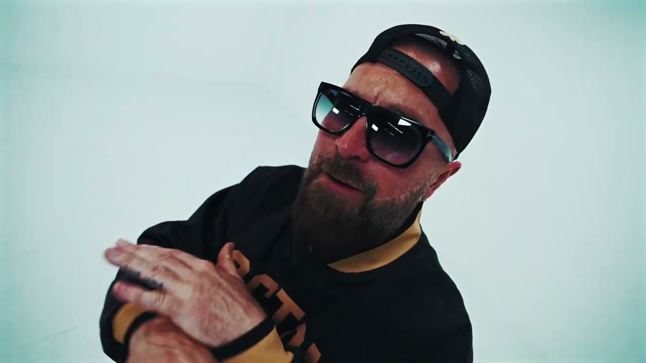 Matty Boy - Lucky Charms (Official Music Video) adlı videoyu YouTube'da izle Matty Boy - Lucky Charms (Official Music Video) adlı videoyu YouTube'da izle