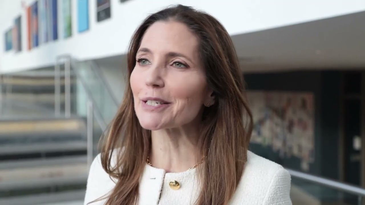 Evan Ryan, White House Secretary (2021-25), gives advice to students on how to solve global problems