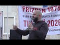 ‘Zvërneci’, protestë para Kryeministrisë: Dorëheqje! Sali Lushaj dhe i biri Stresi në mes të turmës