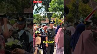 This Soldier Keeps Looking For Someone In The Crowd The Reason Is Heartbreakingtrendingfypr
