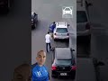 Sofer ajutat de alt coleg de trafic! Cati dintre voi ati fi facut asta?