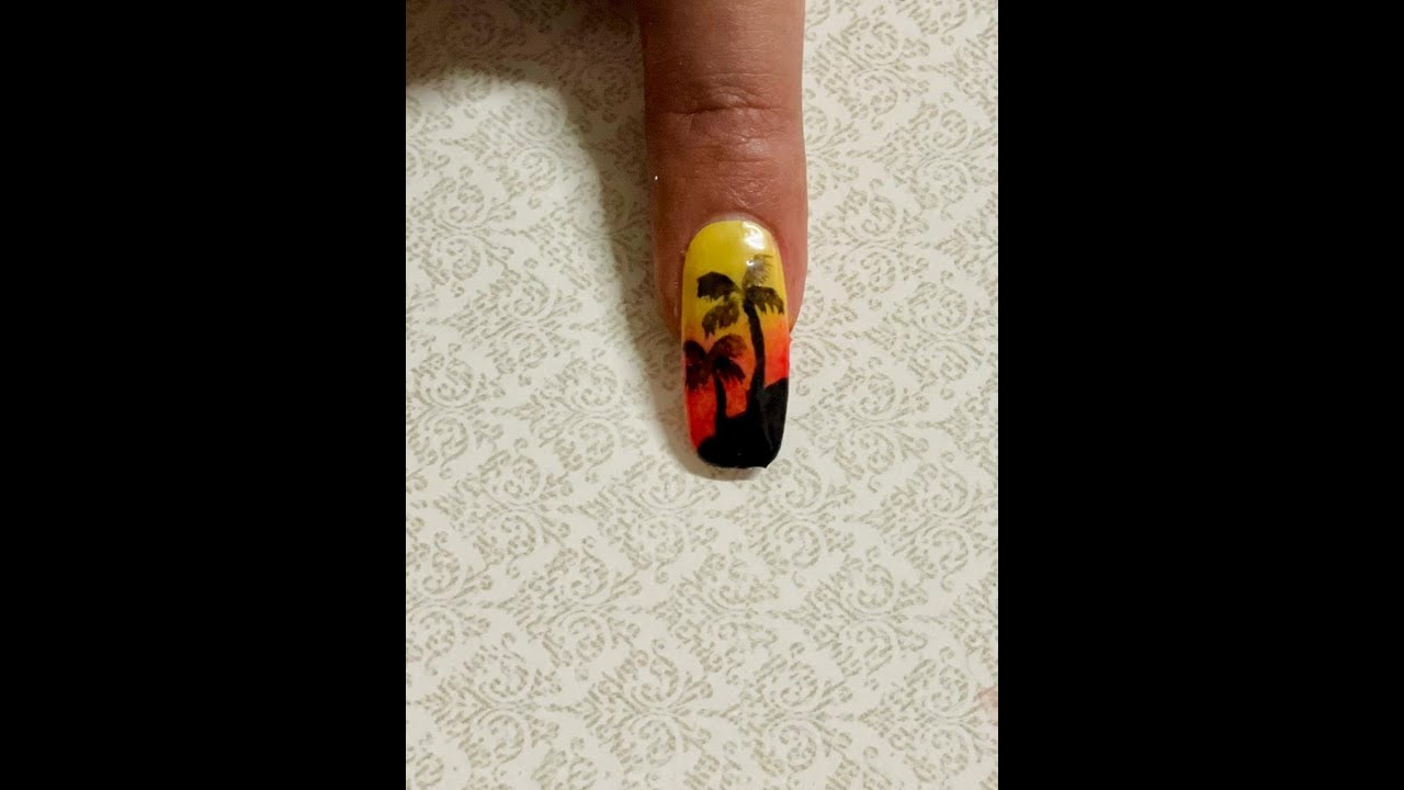 palm tree 🏝  on a beach with ombre effect | glam nails