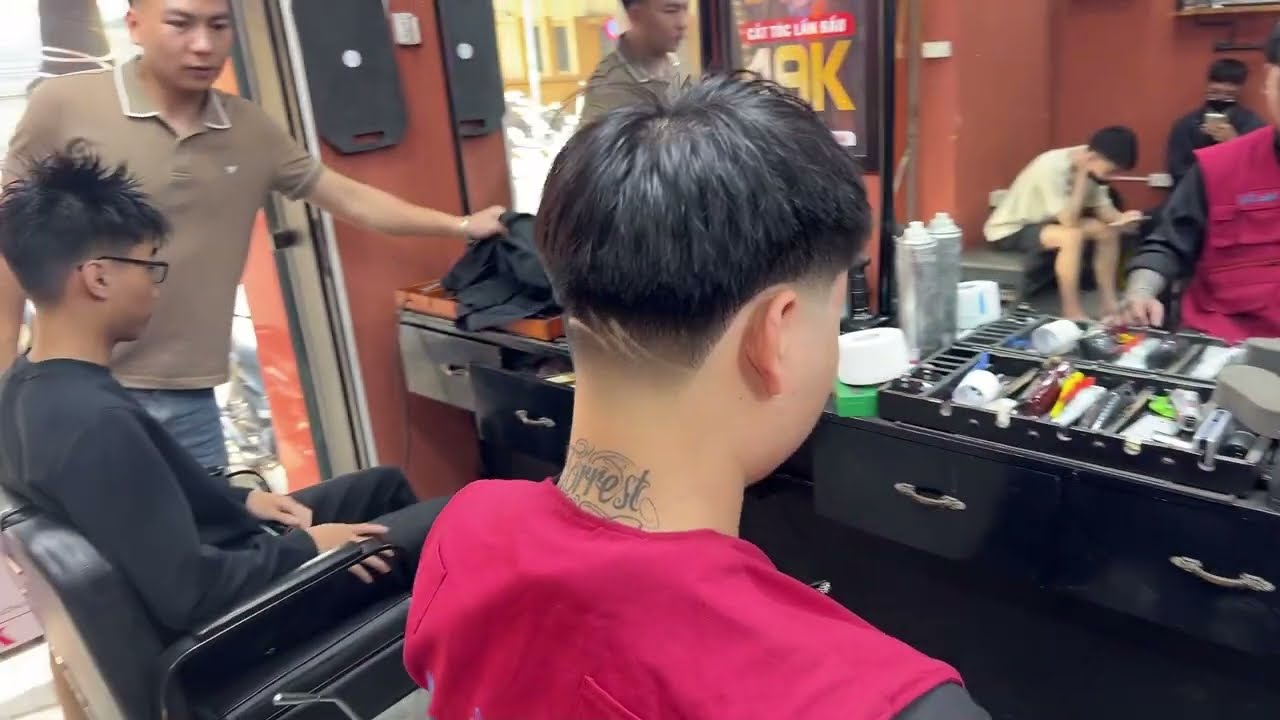 A HAIRCUT SESSION WITH MY REGULAR HAIRDRESSER