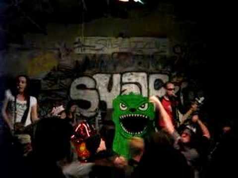 Mira The Groovie Ghoulies - Live at Gilman en YouTube Mira The Groovie Ghoulies - Live at Gilman en YouTube