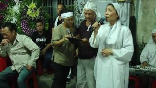 Hồng Ngọc hát Papa trong đám tang bố