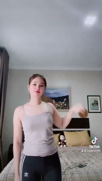 Selebgram Cantik yang hobi main tiktok 'Aida Kiehl' #hot #seksi