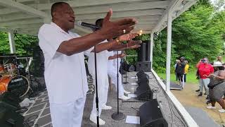 Harold Melvin's Blue Notes singing I Miss You, backed by The Unit Band.