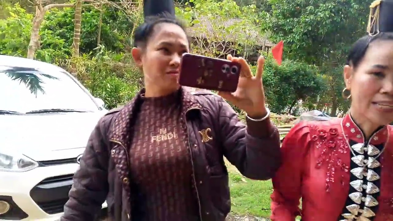 Các nghệ nhân hát hay đã đến nhà chj tòng ánh rồi pi nong tỏn đe nơ 