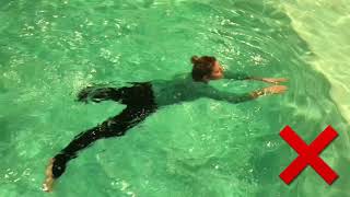 Gekleed Zwemmen Schoolslag.