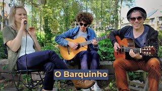 Video thumbnail of "O Barquinho | ft. Laura Polence"