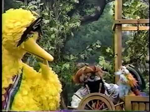 Sesame Street - Zoe & Big Bird Play Pirate
