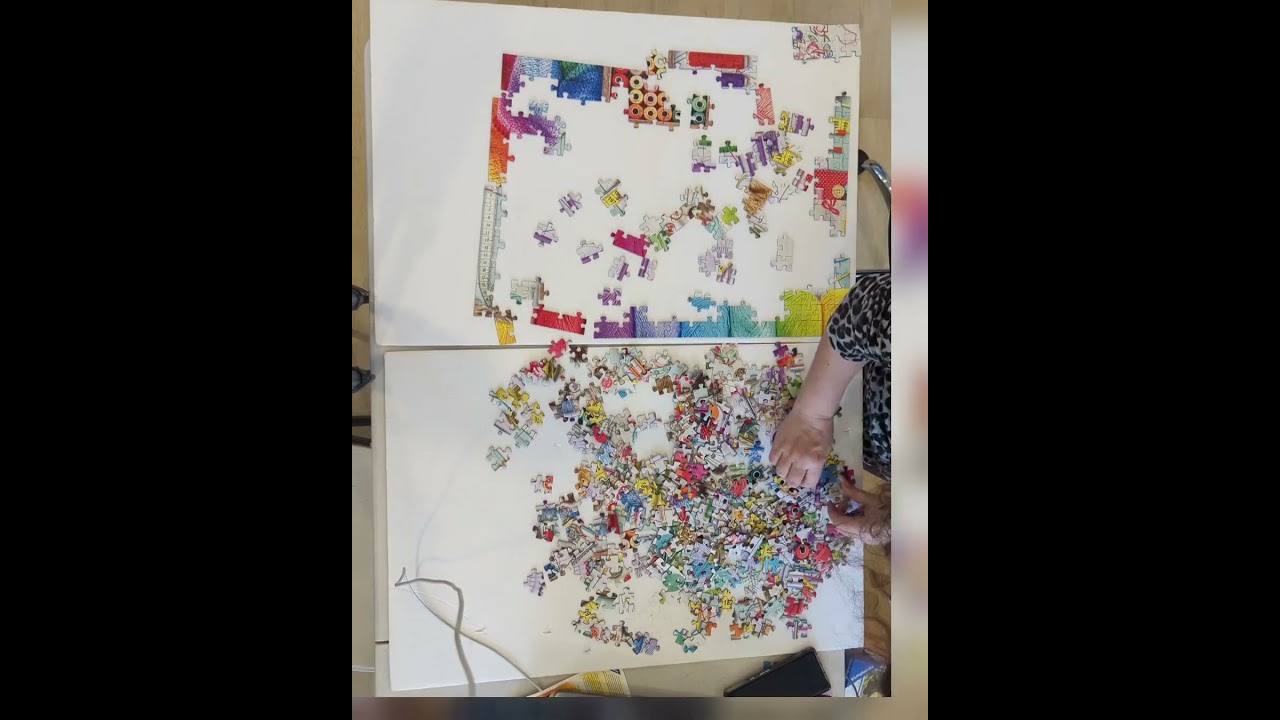 Ravensburger •  Needlework Station • Lars Stewart • 2020 • No. 164400 • 500 pieces