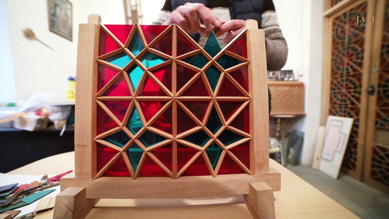 Как делают азербайджанские традиционные витражи шебеке - YouTube