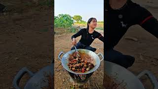 😋The frog has a delicious taste. #cooking #food #eggrice #eat #eating #spicynoodlesoup Details