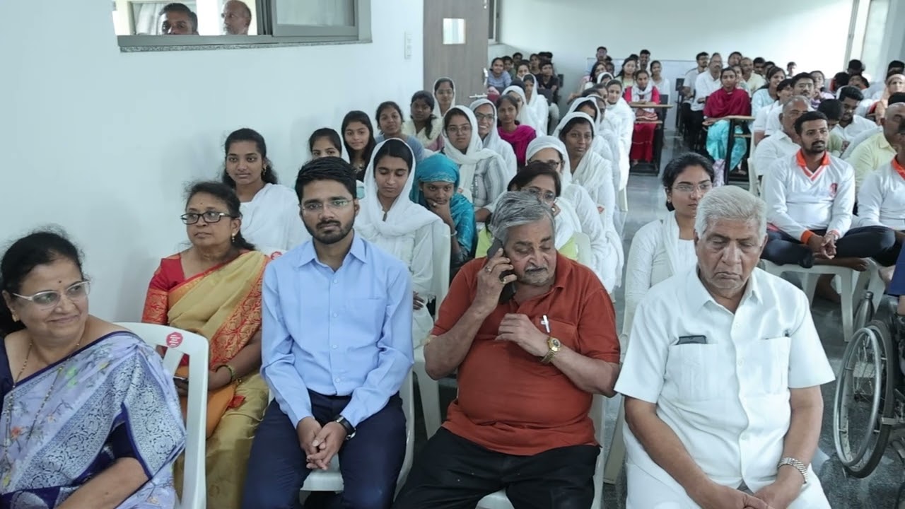 मा. श्री. इंद्रजीत देशमुख (काकाजी) माजी मुख्य कार्यकारी अधिकारी जि.प. यशाच्या आनंदाला गवसणी घालताना