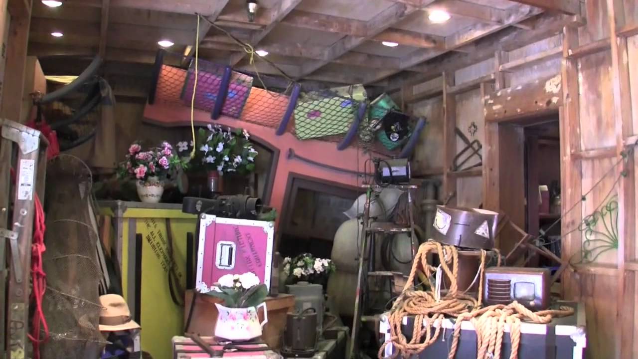 Muppet Stage 1 Company Store Walkthrough in Disney's Hollywood Studios