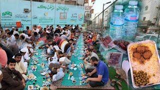 شاهد | أكبر وازحم إفطار جماعي في شارع الجزائر حي العتيبية مكة المكرمة | رز بالدجاج سمبوسة ماء تمور