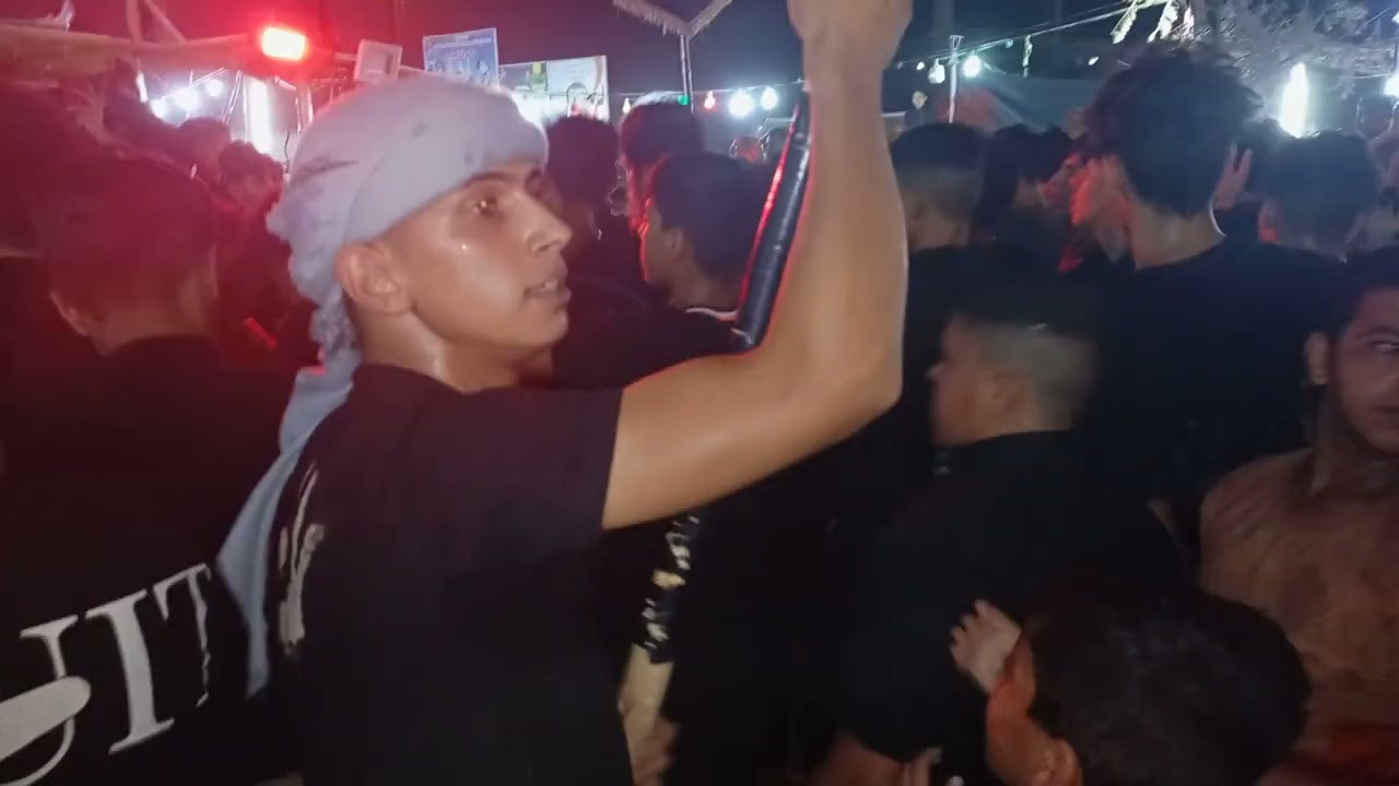 استعراض موكب قمر بني هاشم اهالي الحريه النجف الاشرف في قضاء المهناويه ليله العاشر من محرم الحرام